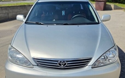Toyota Camry V40, 2005 год, 700 000 рублей, 1 фотография