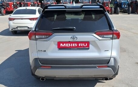 Toyota RAV4, 2020 год, 2 700 000 рублей, 3 фотография