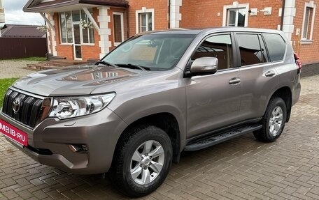 Toyota Land Cruiser Prado 150 рестайлинг 2, 2021 год, 5 950 000 рублей, 6 фотография