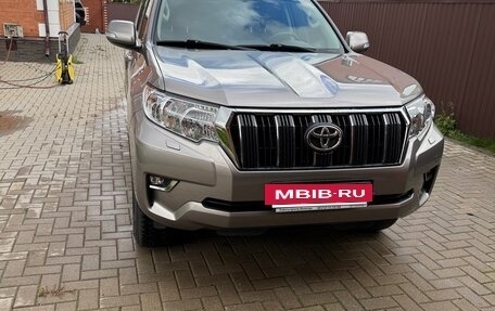 Toyota Land Cruiser Prado 150 рестайлинг 2, 2021 год, 5 950 000 рублей, 2 фотография