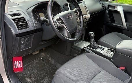 Toyota Land Cruiser Prado 150 рестайлинг 2, 2021 год, 5 950 000 рублей, 7 фотография