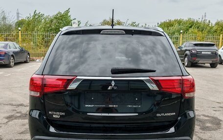 Mitsubishi Outlander III рестайлинг 3, 2015 год, 1 749 000 рублей, 6 фотография