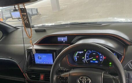 Toyota Voxy III, 2014 год, 1 795 000 рублей, 15 фотография
