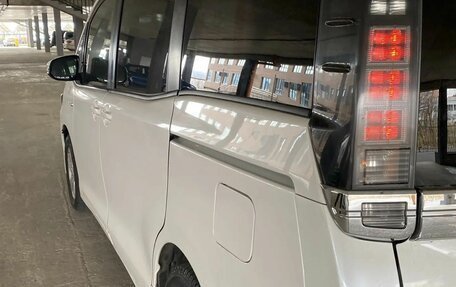 Toyota Voxy III, 2014 год, 1 795 000 рублей, 8 фотография