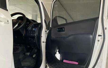 Toyota Voxy III, 2014 год, 1 795 000 рублей, 11 фотография