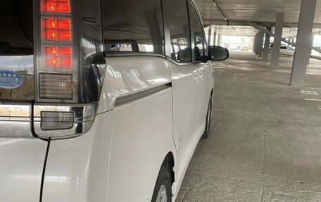 Toyota Voxy III, 2014 год, 1 795 000 рублей, 9 фотография