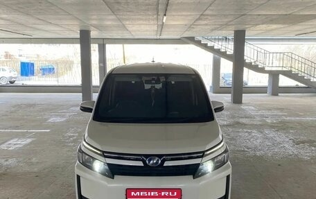 Toyota Voxy III, 2014 год, 1 795 000 рублей, 1 фотография