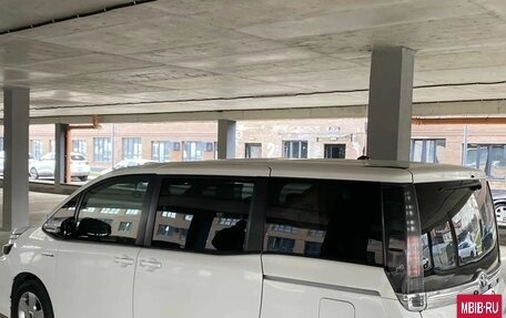 Toyota Voxy III, 2014 год, 1 795 000 рублей, 3 фотография