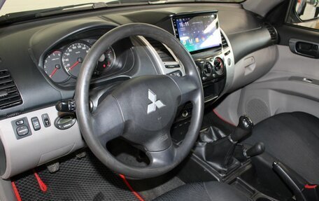 Mitsubishi Pajero Sport II рестайлинг, 2014 год, 1 557 000 рублей, 10 фотография