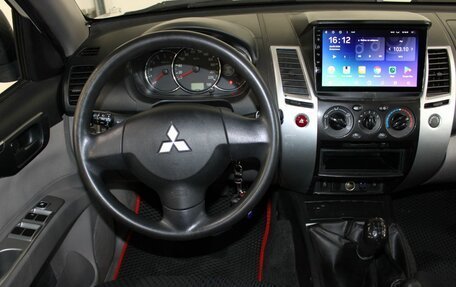 Mitsubishi Pajero Sport II рестайлинг, 2014 год, 1 557 000 рублей, 12 фотография