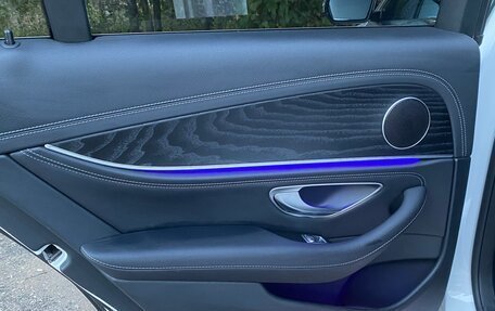 Mercedes-Benz E-Класс, 2019 год, 3 650 000 рублей, 19 фотография