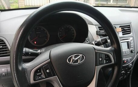 Hyundai Solaris II рестайлинг, 2016 год, 750 000 рублей, 2 фотография
