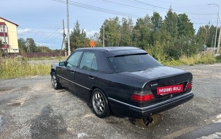 Mercedes-Benz E-Класс, 1994 год, 250 000 рублей, 3 фотография