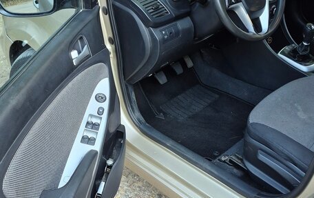 Hyundai Solaris II рестайлинг, 2012 год, 590 000 рублей, 17 фотография