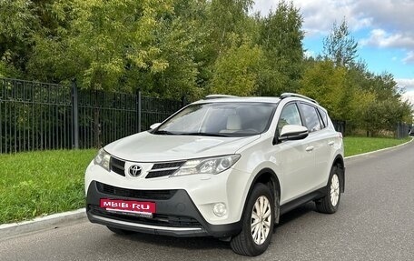Toyota RAV4, 2015 год, 1 730 000 рублей, 2 фотография