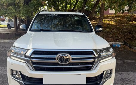 Toyota Land Cruiser 200, 2019 год, 10 000 000 рублей, 1 фотография