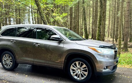 Toyota Highlander III, 2014 год, 2 600 000 рублей, 4 фотография