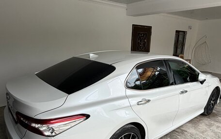 Toyota Camry, 2018 год, 2 350 000 рублей, 2 фотография