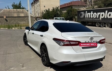 Toyota Camry, 2018 год, 2 350 000 рублей, 3 фотография