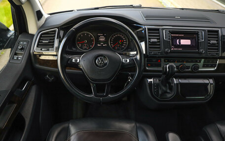 Volkswagen Multivan T6 рестайлинг, 2016 год, 3 990 000 рублей, 13 фотография