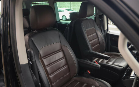 Volkswagen Multivan T6 рестайлинг, 2016 год, 3 990 000 рублей, 28 фотография