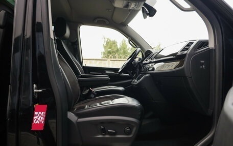 Volkswagen Multivan T6 рестайлинг, 2016 год, 3 990 000 рублей, 29 фотография