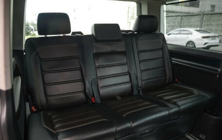 Volkswagen Multivan T6 рестайлинг, 2016 год, 3 990 000 рублей, 32 фотография