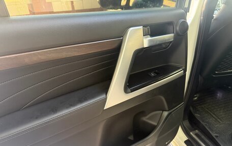 Toyota Land Cruiser 200, 2019 год, 10 000 000 рублей, 8 фотография