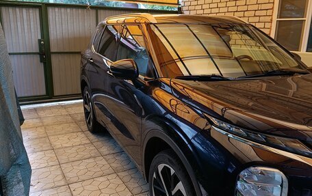 Mitsubishi Outlander, 2021 год, 3 000 000 рублей, 2 фотография