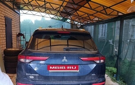 Mitsubishi Outlander, 2021 год, 3 000 000 рублей, 3 фотография