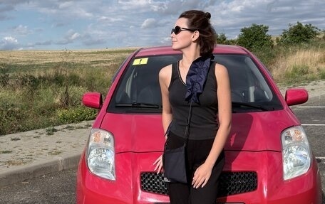 Toyota Yaris III рестайлинг, 2008 год, 700 000 рублей, 2 фотография
