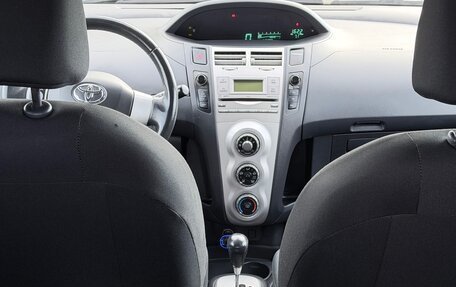 Toyota Yaris III рестайлинг, 2008 год, 700 000 рублей, 16 фотография