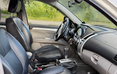 Mitsubishi Pajero Sport II рестайлинг, 2013 год, 1 950 000 рублей, 16 фотография