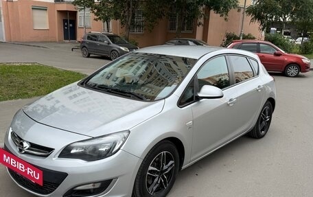 Opel Astra J, 2013 год, 550 000 рублей, 2 фотография