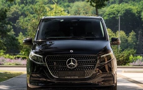 Mercedes-Benz V-Класс, 2024 год, 17 000 000 рублей, 5 фотография