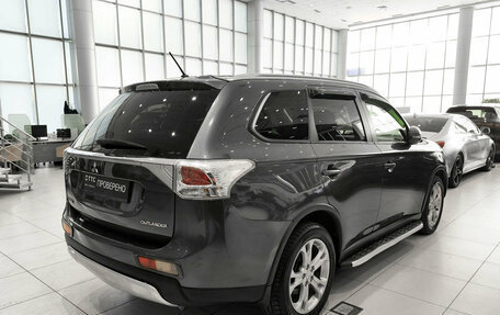 Mitsubishi Outlander III рестайлинг 3, 2014 год, 1 350 000 рублей, 9 фотография