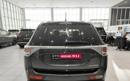 Mitsubishi Outlander III рестайлинг 3, 2014 год, 1 350 000 рублей, 10 фотография