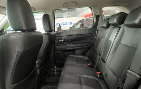 Mitsubishi Outlander III рестайлинг 3, 2014 год, 1 350 000 рублей, 16 фотография