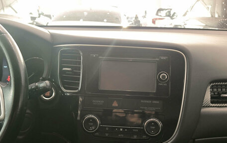 Mitsubishi Outlander III рестайлинг 3, 2014 год, 1 350 000 рублей, 19 фотография