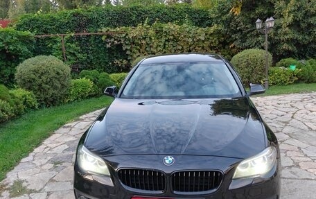 BMW 5 серия, 2015 год, 2 410 000 рублей, 2 фотография
