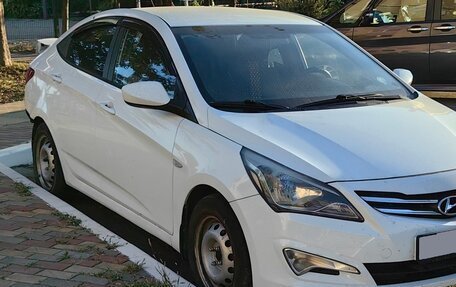 Hyundai Solaris II рестайлинг, 2015 год, 500 000 рублей, 2 фотография