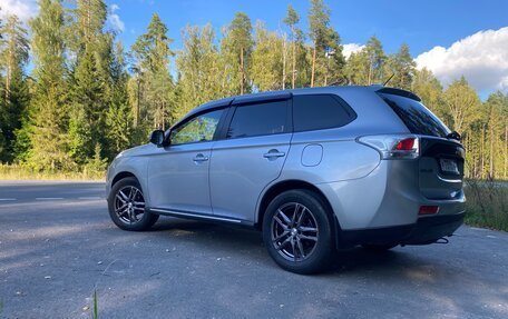 Mitsubishi Outlander III рестайлинг 3, 2013 год, 1 150 000 рублей, 5 фотография