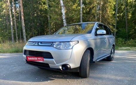 Mitsubishi Outlander III рестайлинг 3, 2013 год, 1 150 000 рублей, 8 фотография