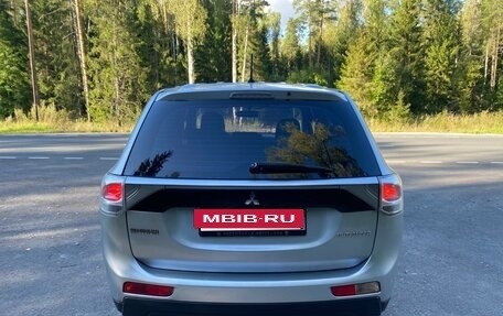 Mitsubishi Outlander III рестайлинг 3, 2013 год, 1 150 000 рублей, 3 фотография