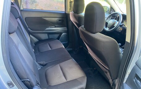 Mitsubishi Outlander III рестайлинг 3, 2013 год, 1 150 000 рублей, 15 фотография