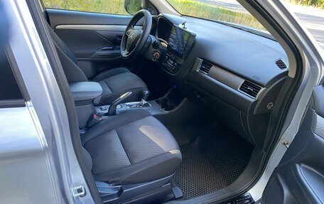 Mitsubishi Outlander III рестайлинг 3, 2013 год, 1 150 000 рублей, 14 фотография