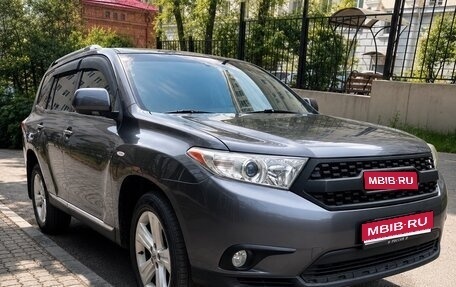 Toyota Highlander III, 2011 год, 2 040 000 рублей, 1 фотография