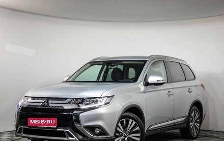 Mitsubishi Outlander III рестайлинг 3, 2019 год, 1 749 000 рублей, 1 фотография