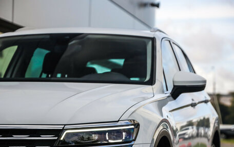 Volkswagen Tiguan II, 2019 год, 2 499 000 рублей, 2 фотография