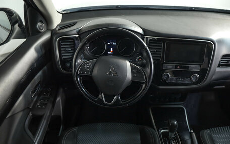 Mitsubishi Outlander III рестайлинг 3, 2019 год, 1 749 000 рублей, 10 фотография